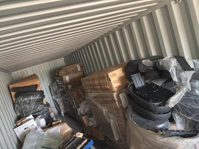 Overzichtsfoto van Super Soco Cux Voorraad spare parts oa zij- en stuurkappen, spatborden, steunen (8 pallets)